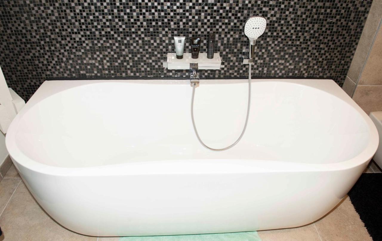 Studiobeerse Met Sauna Zwembad En Spa Apartment Luaran gambar